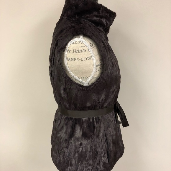 Banana Republic faux fur vest with ribbon belt - Picture 5 of 8